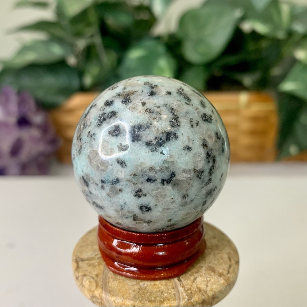Kiwi Jasper Carved Sphere Crystal Healing Chakra Stone Ball Orb With Stand 1.5" - Picture 2 of 7